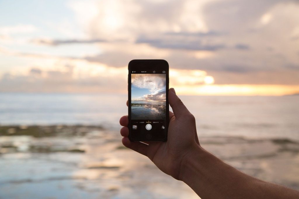 O celular fotografa como uma câmera profissional?